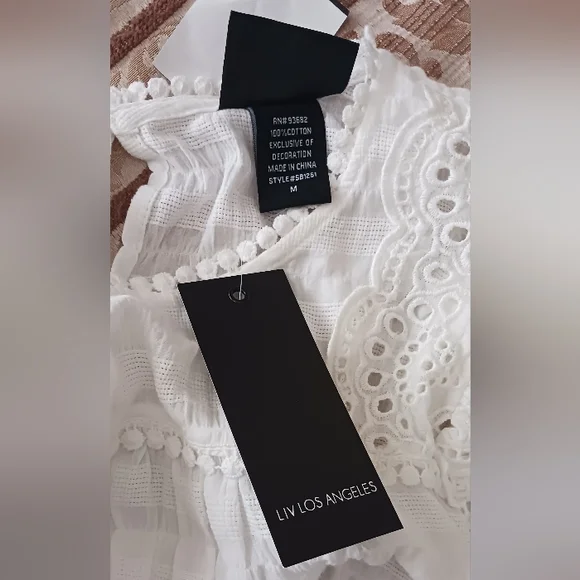 LIV Los Angeles Ruffle Sleeve Blouse. NWT White M - Picture 7 of 10
